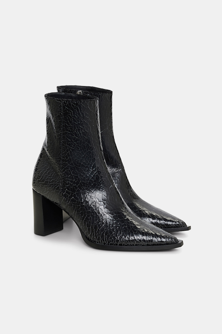 Dorothee Schumacher Crackle-effect ankle boots pure black