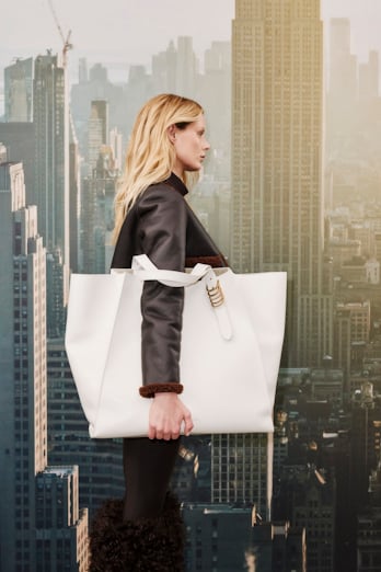 Dorothee Schumacher XL-Tote aus weichem Kalbsleder mit D-Rings off white