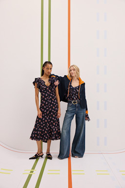 Dorothee Schumacher T-Blouse mit Volant-Details aus bedrucktem Georgette Little Daydream navy orange