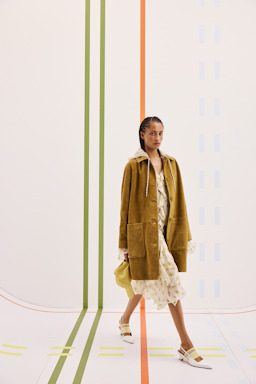 Dorothee Schumacher Ledermantel aus Veloursleder greenish brown