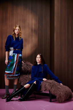 Dorothee Schumacher Pencilskirt in Wickelrock-Optik aus bedrucktem Seidentwill colorful ribbon scarf