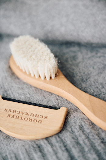 Dorothee Schumacher Fluffy care set light wood