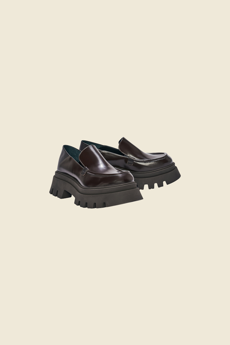 GLOSSY AMBITION loafer