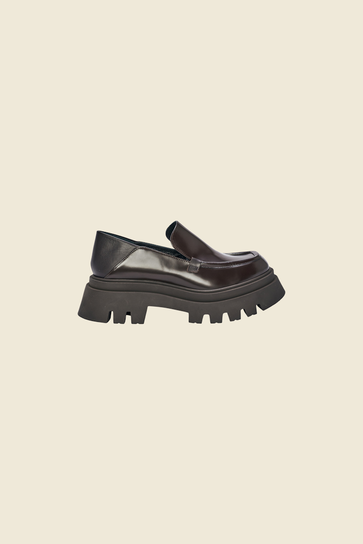 GLOSSY AMBITION loafer