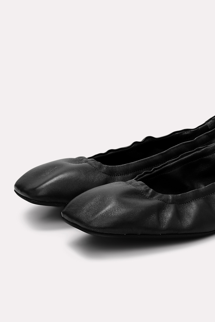 SPORTY FEMININITY Folding Ballerina