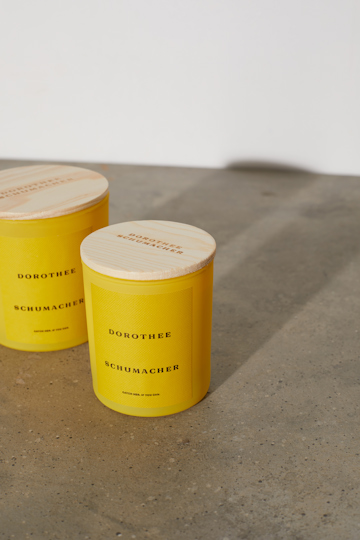 Dorothee Schumacher DUFTKERZE AUS SOJAWACHS MIT HOLZDECKEL soft yellow