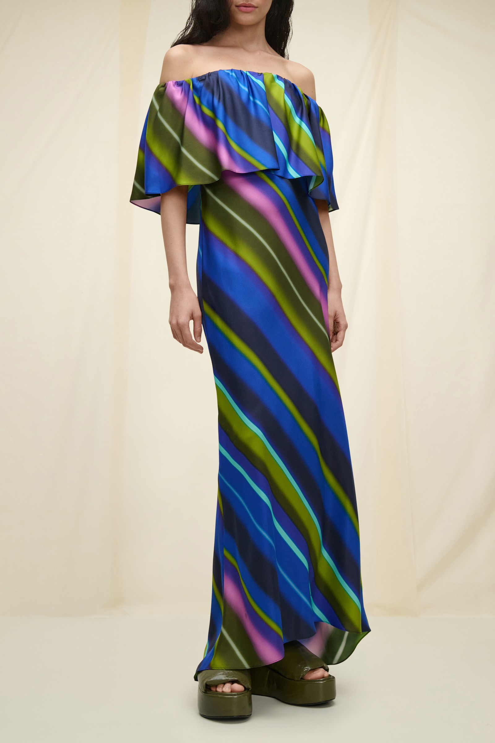 Dorothee Schumacher Schulterfreies Kleid aus Seidentwill colorful stripes