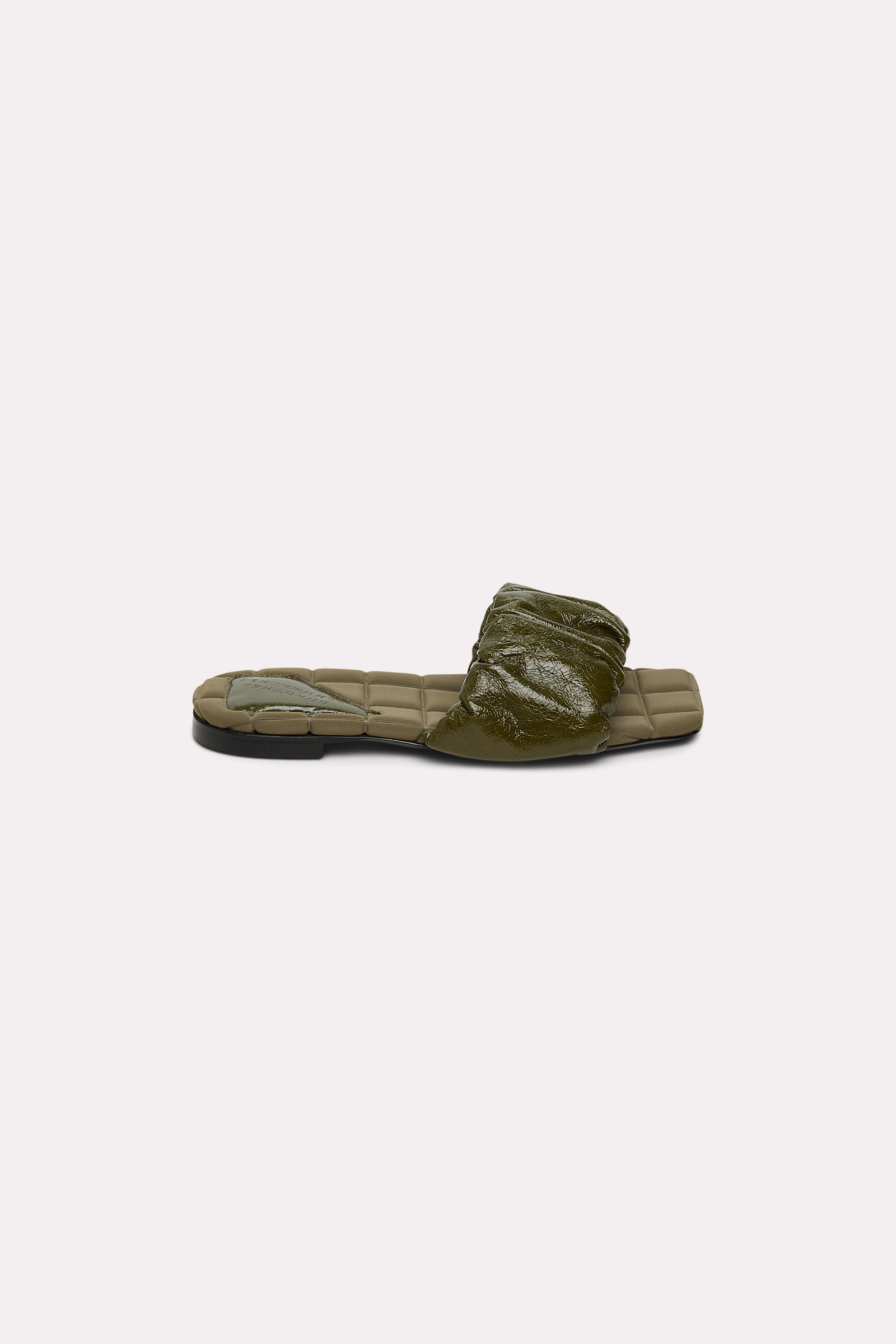 EDGY SIMPLICITY padded sandal