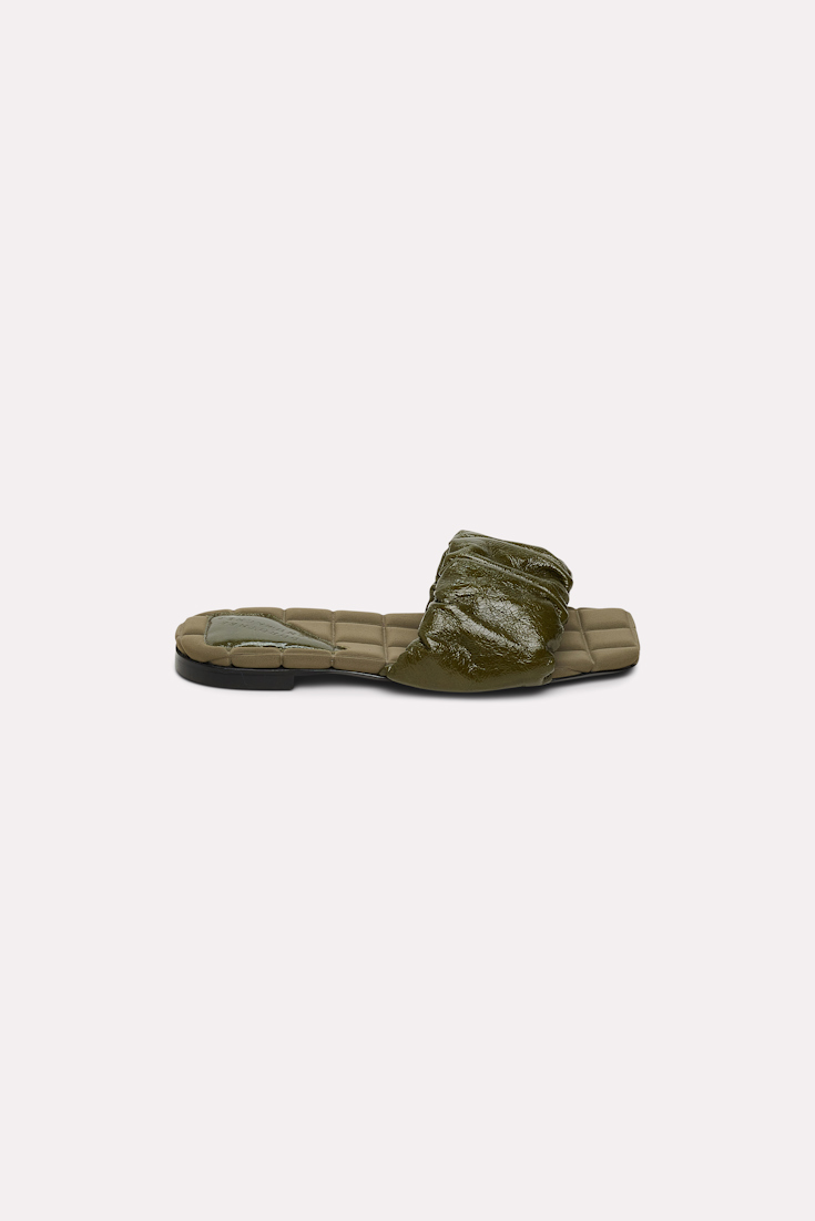 EDGY SIMPLICITY padded sandal