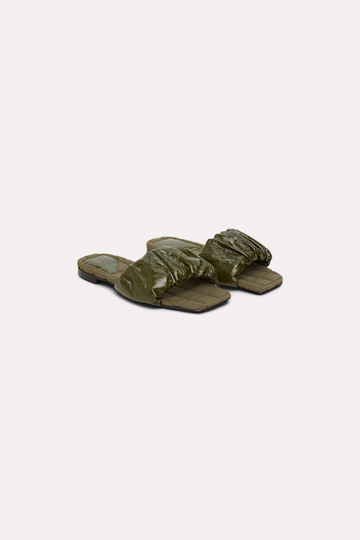 EDGY SIMPLICITY padded sandal