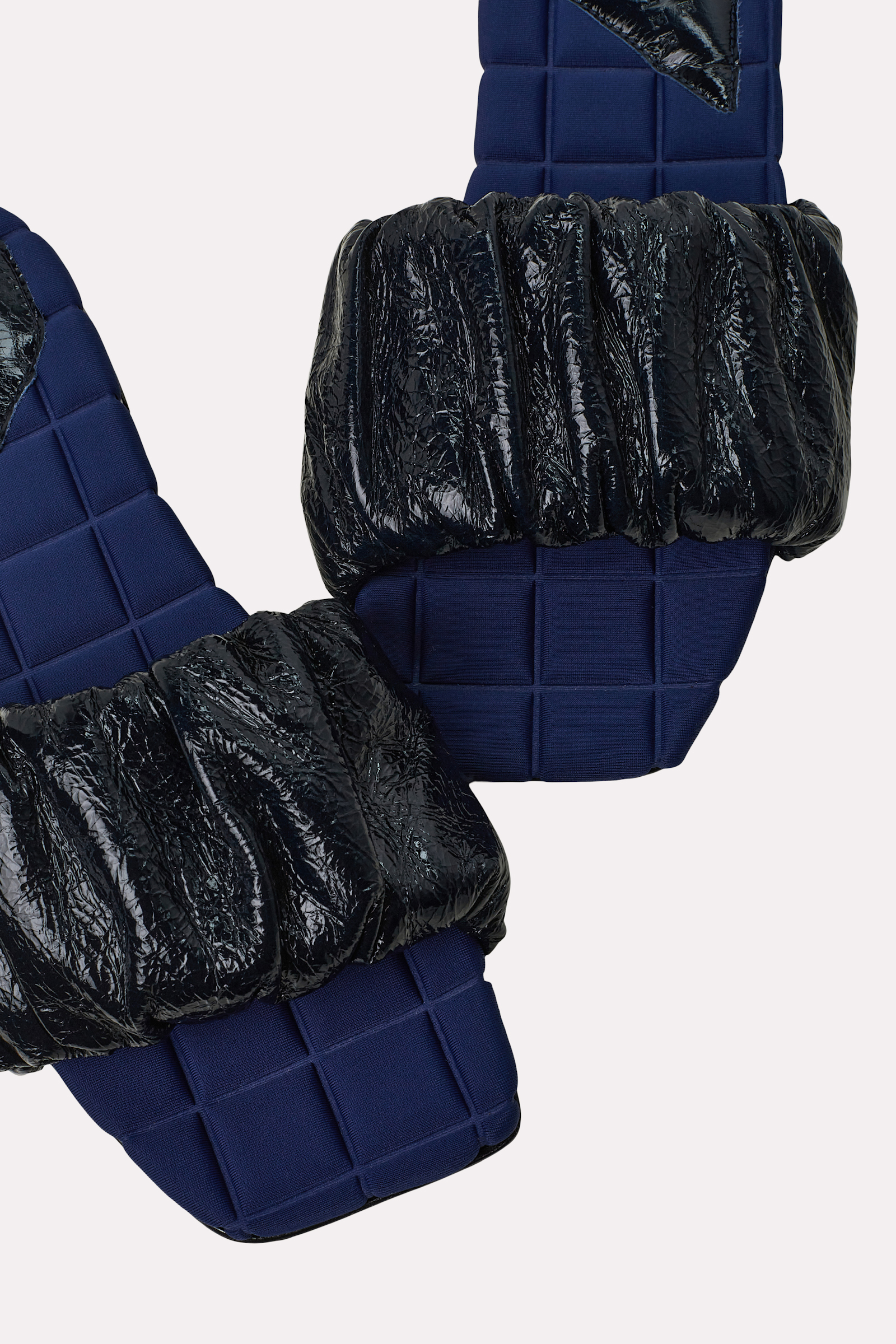 EDGY SIMPLICITY padded sandal