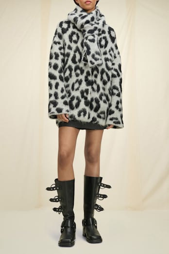 Dorothee Schumacher Scarf with a leopard print pattern black grey mix