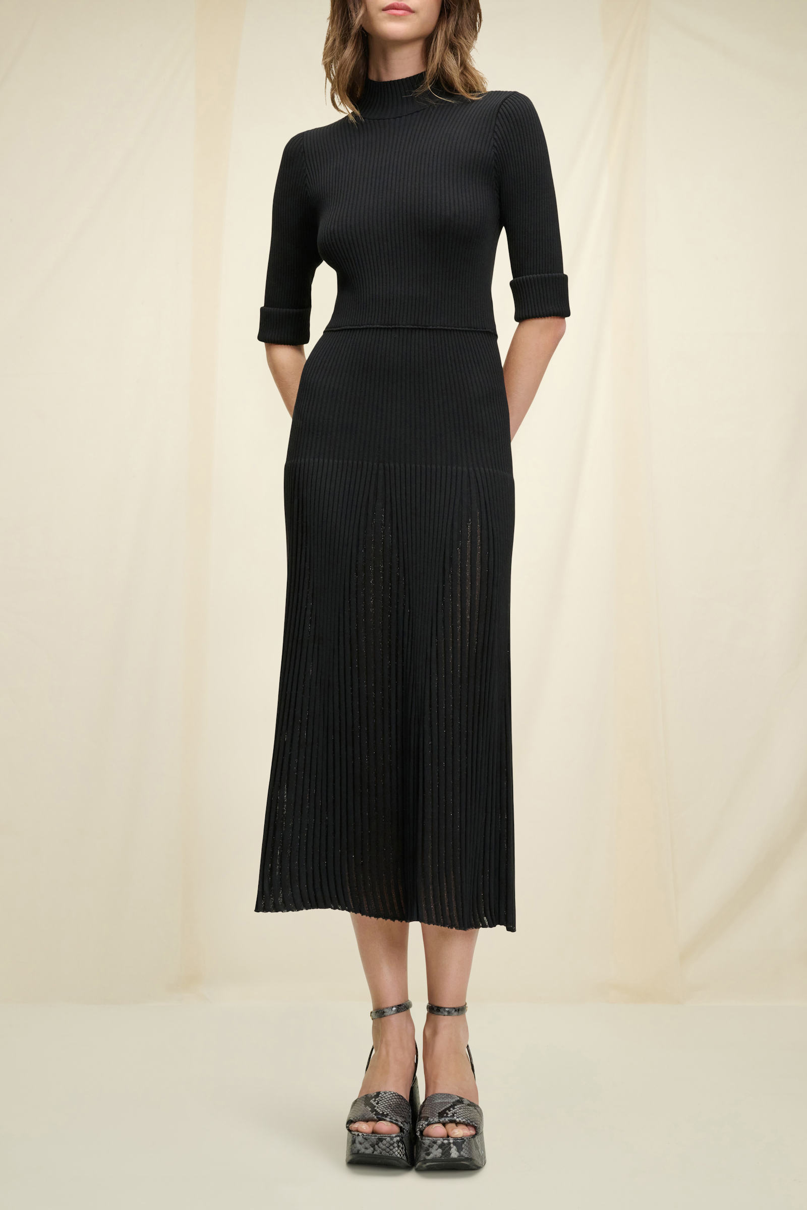 SLEEK PLISSEE dress