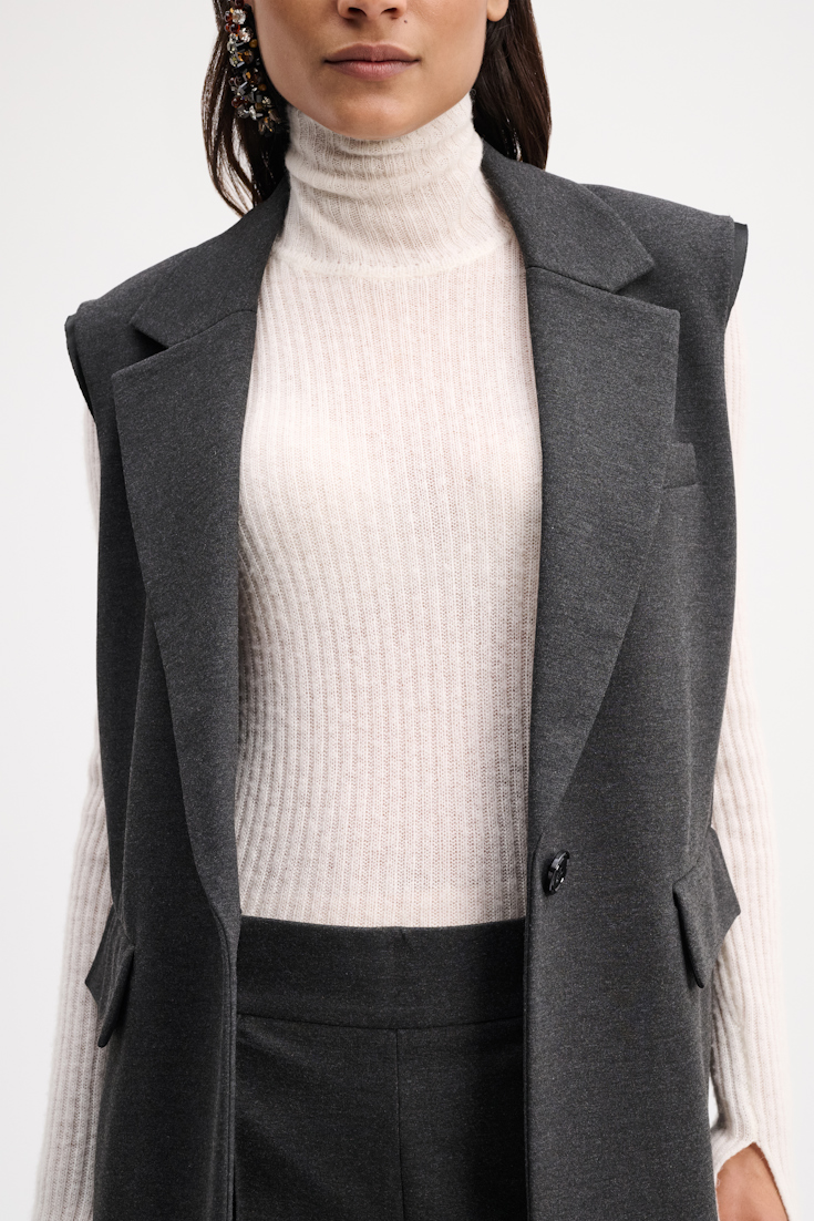 EMOTIONAL ESSENCE vest
