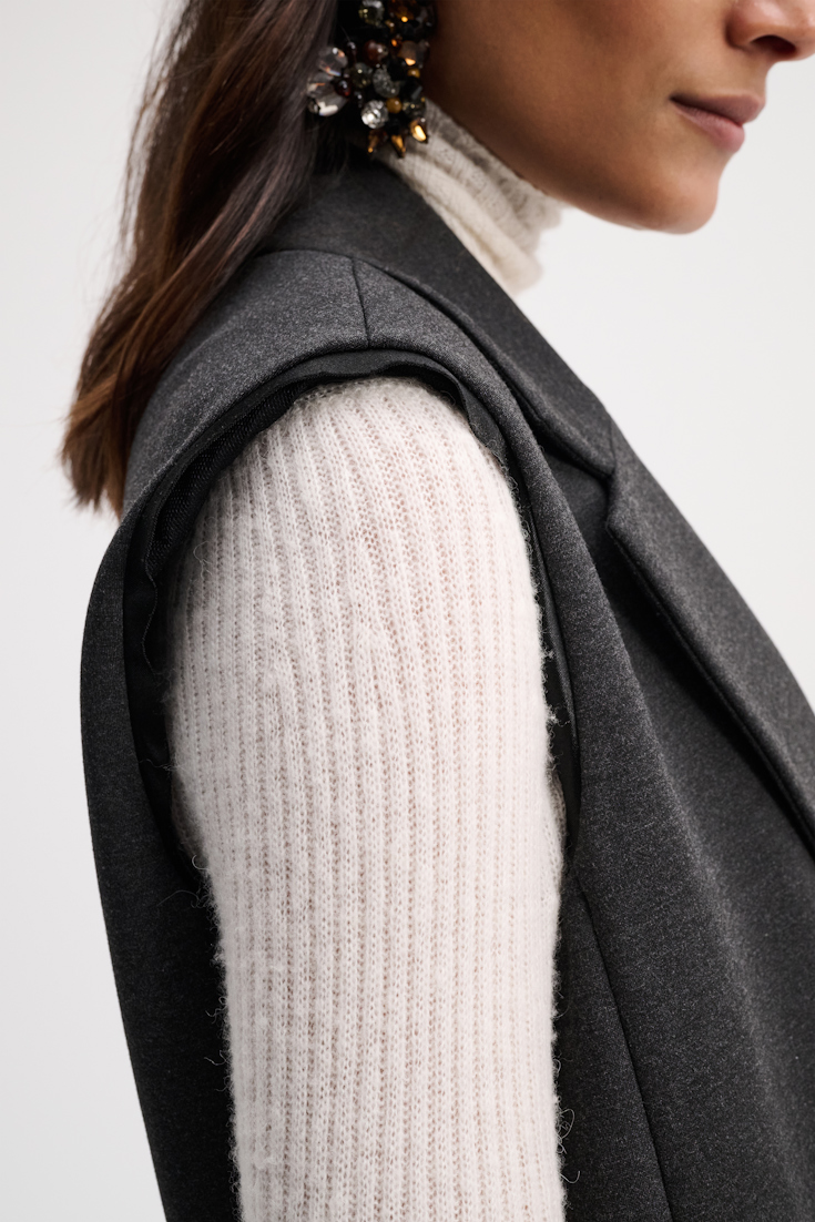 EMOTIONAL ESSENCE vest