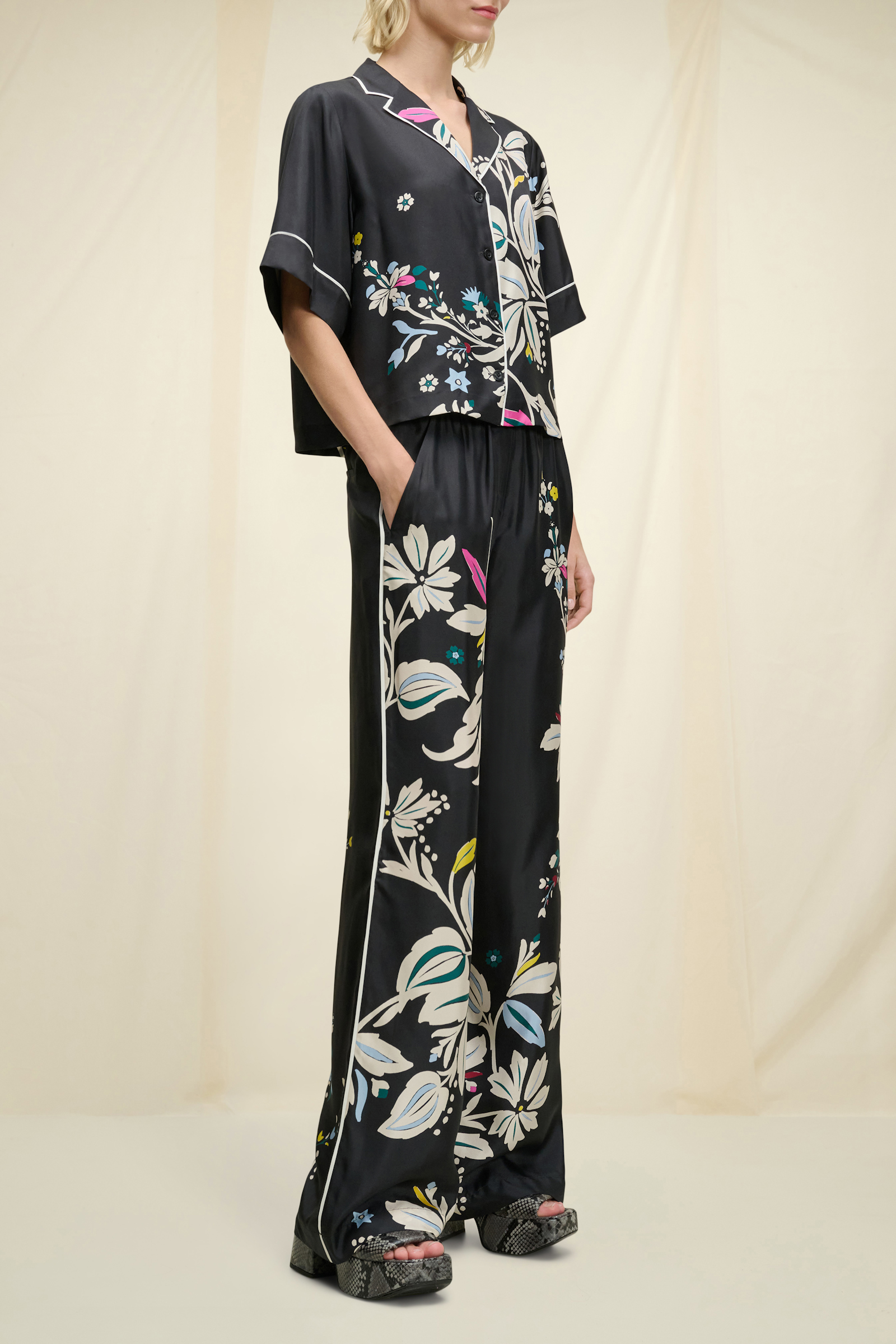 Dorothee Schumacher Pyjama-Style Bluse aus Seide black mix