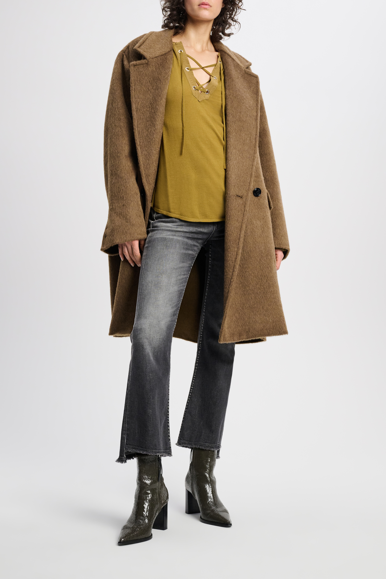 Dorothee Schumacher Rundhalspullover mit Details aus Seiden-Crêpe de Chine light olive green