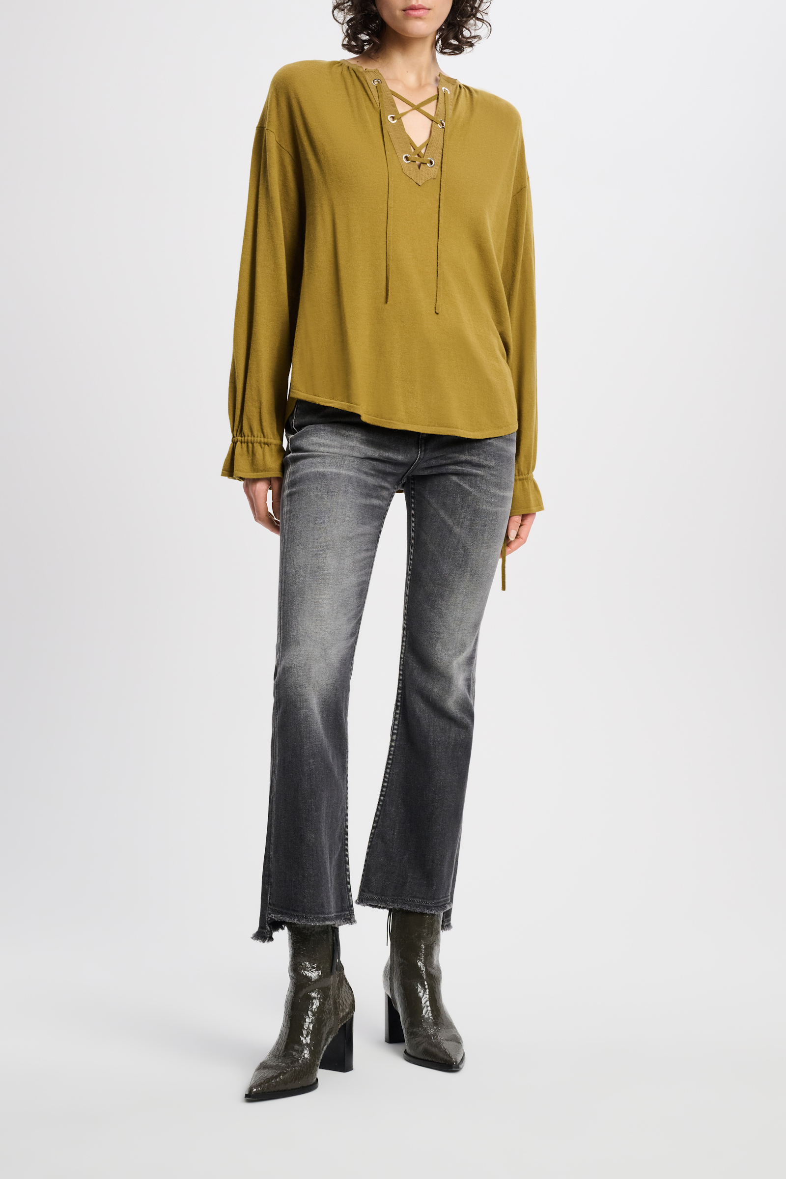 Dorothee Schumacher Rundhalspullover mit Details aus Seiden-Crêpe de Chine light olive green