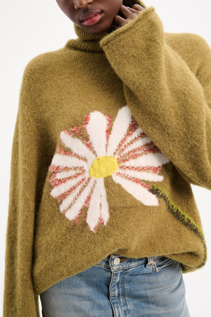 Dorothee Schumacher Turtleneck pullover with intarsia knit flower whispering green