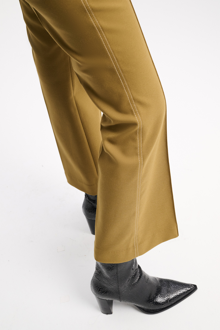 Dorothee Schumacher Cropped pants with decorative stitching olive green
