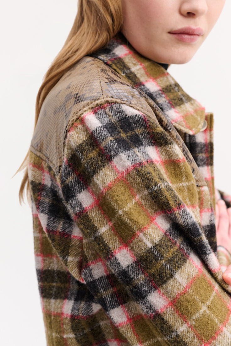 Dorothee Schumacher Karierte Hemdjacke mit Details aus Leder colorful check mix