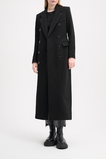 Dorothee Schumacher Extra long fitted coat pure black