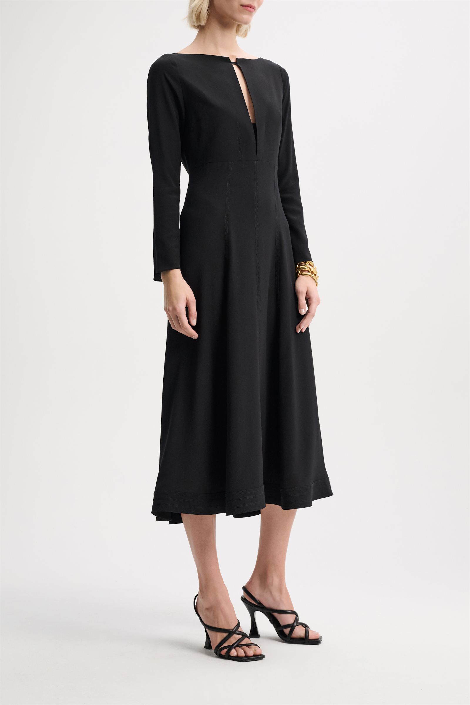 Dorothee Schumacher Seidenkleid mit geschlitzter Neckline pure black