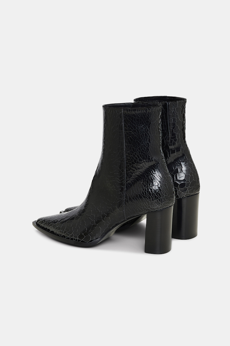 Dorothee Schumacher Crackle-effect ankle boots pure black