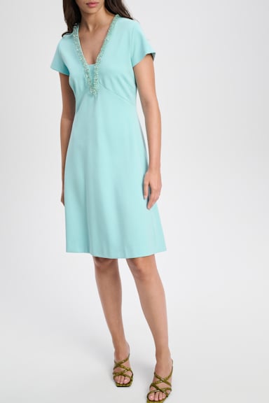 Dorothee Schumacher Kleid aus Punto Milano mit besticktem V-Ausschnitt soft turquoise