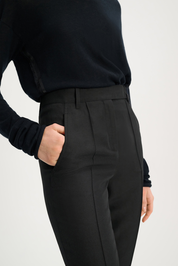 Dorothee Schumacher Merino-Kaschmir Pullover mit Satin-Details pure black