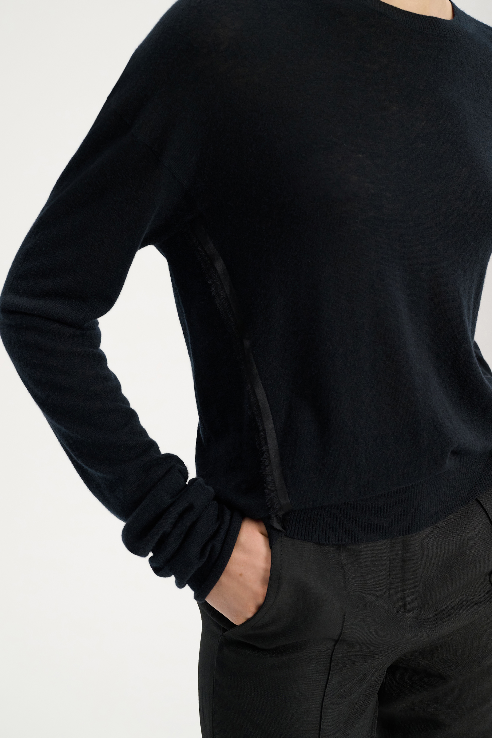 Dorothee Schumacher Merino-Kaschmir Pullover mit Satin-Details pure black