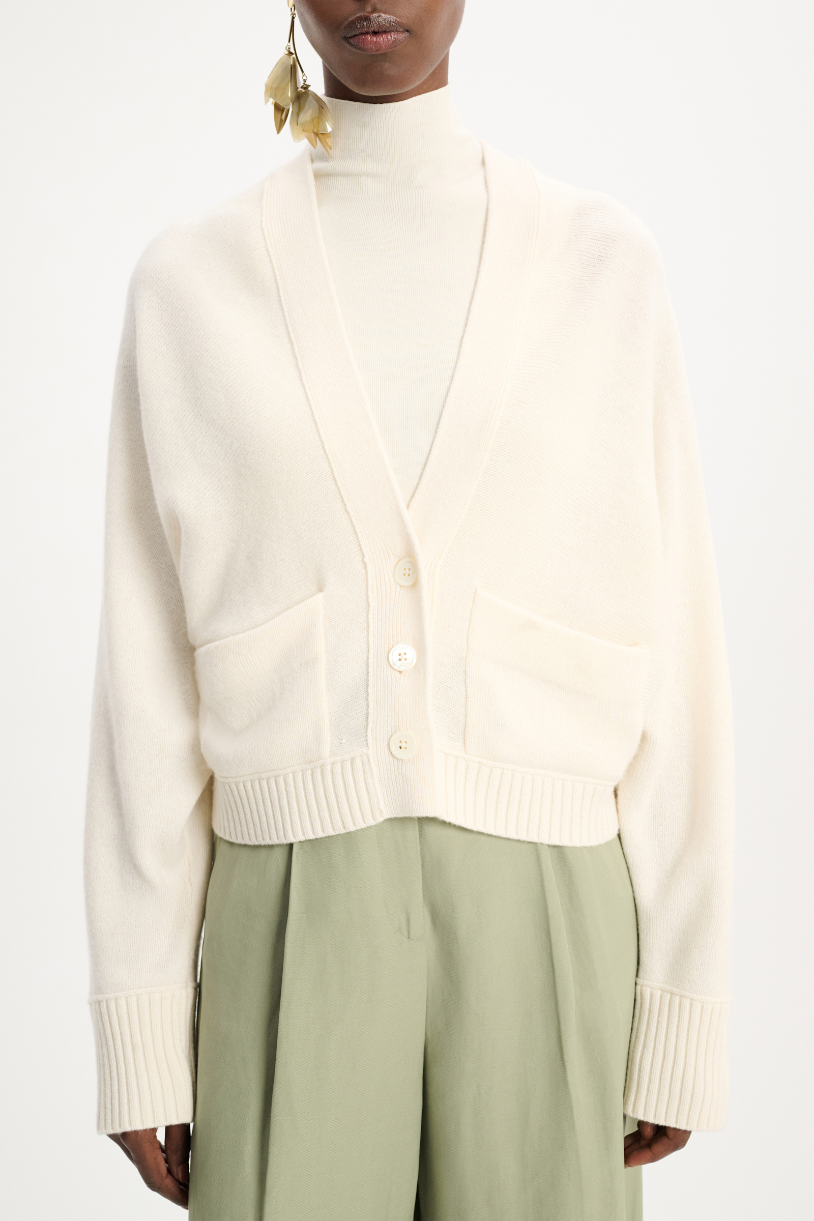 Dorothee Schumacher Wool-cashmere V-neck cardigan with pockets camellia white