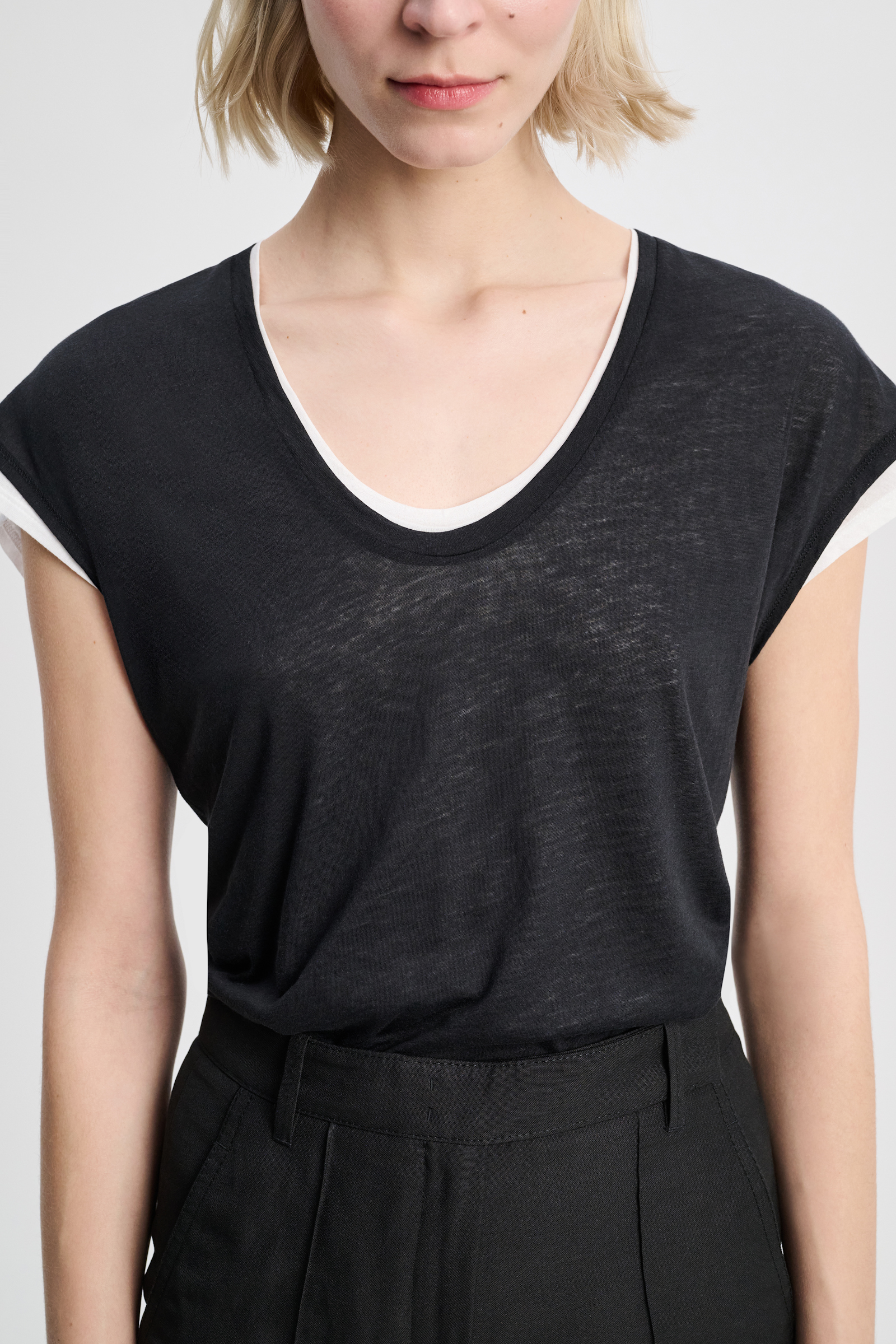 Dorothee Schumacher Double-layer sleeveless top with draped shoulders black and white