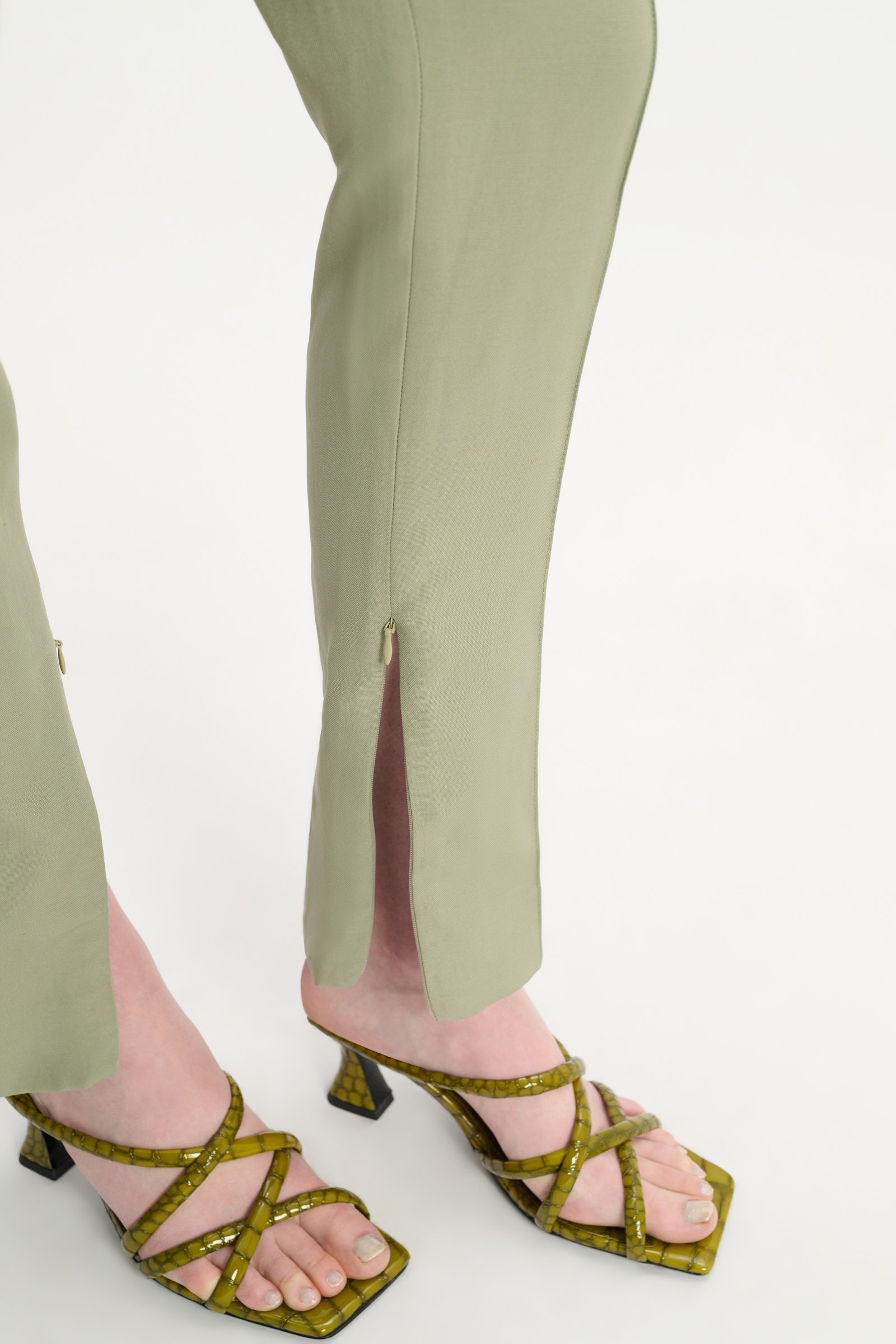 Dorothee Schumacher Slim fit linen blend pants with pintucks pale khaki