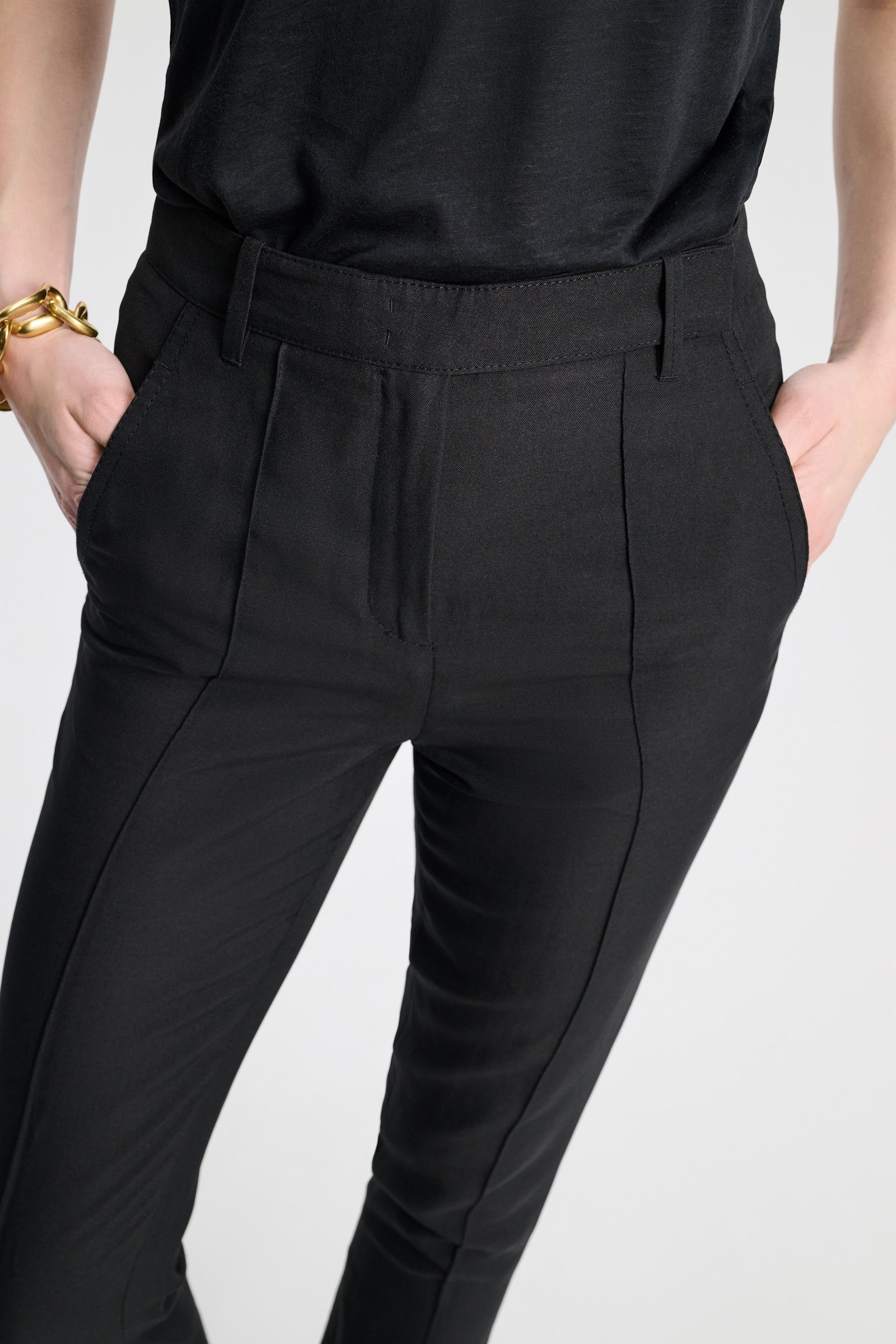 Dorothee Schumacher Slim fit linen blend pants with pintucks pure black