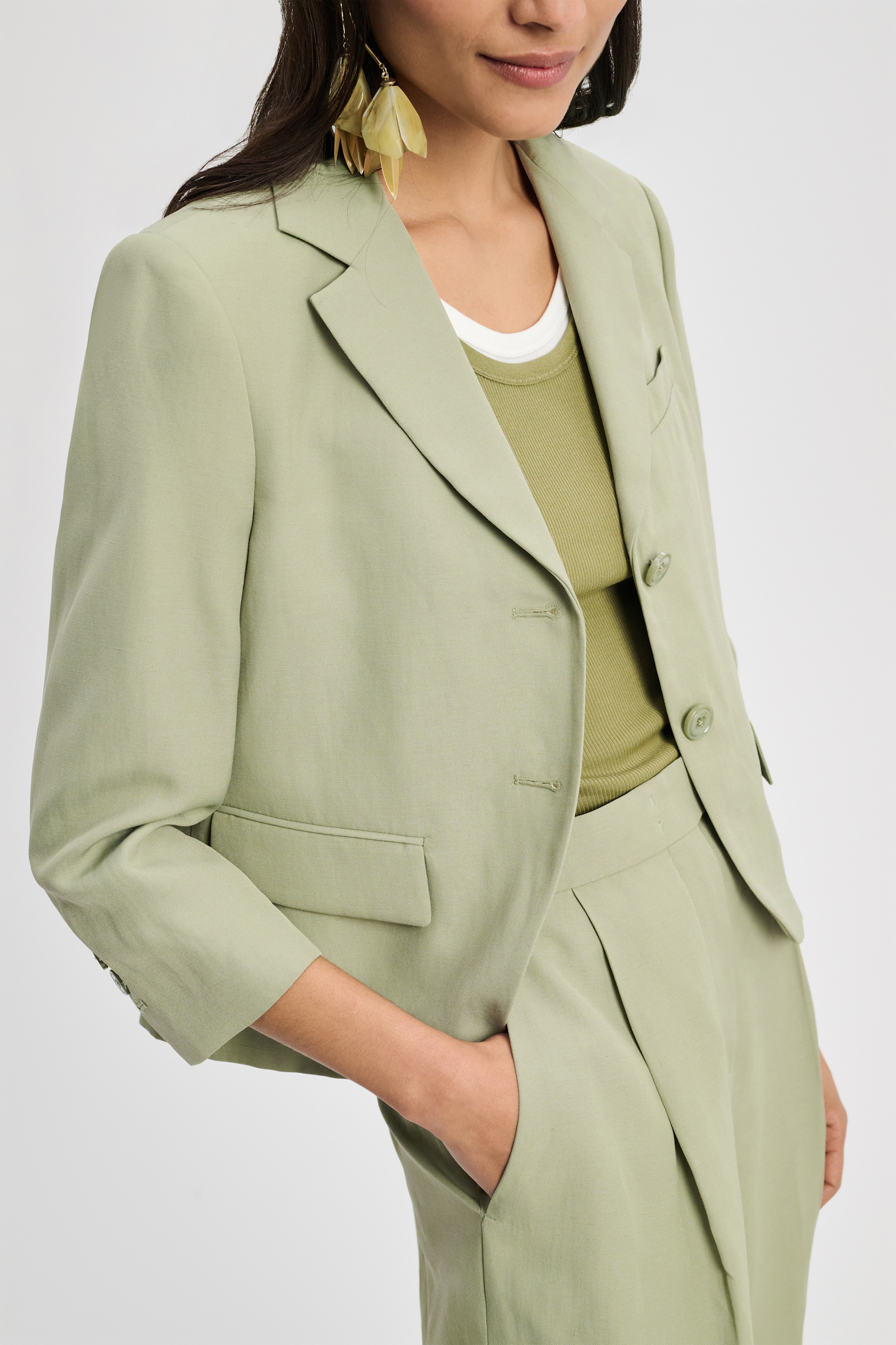 Dorothee Schumacher Linen blend cropped blazer with cropped sleeves pale khaki