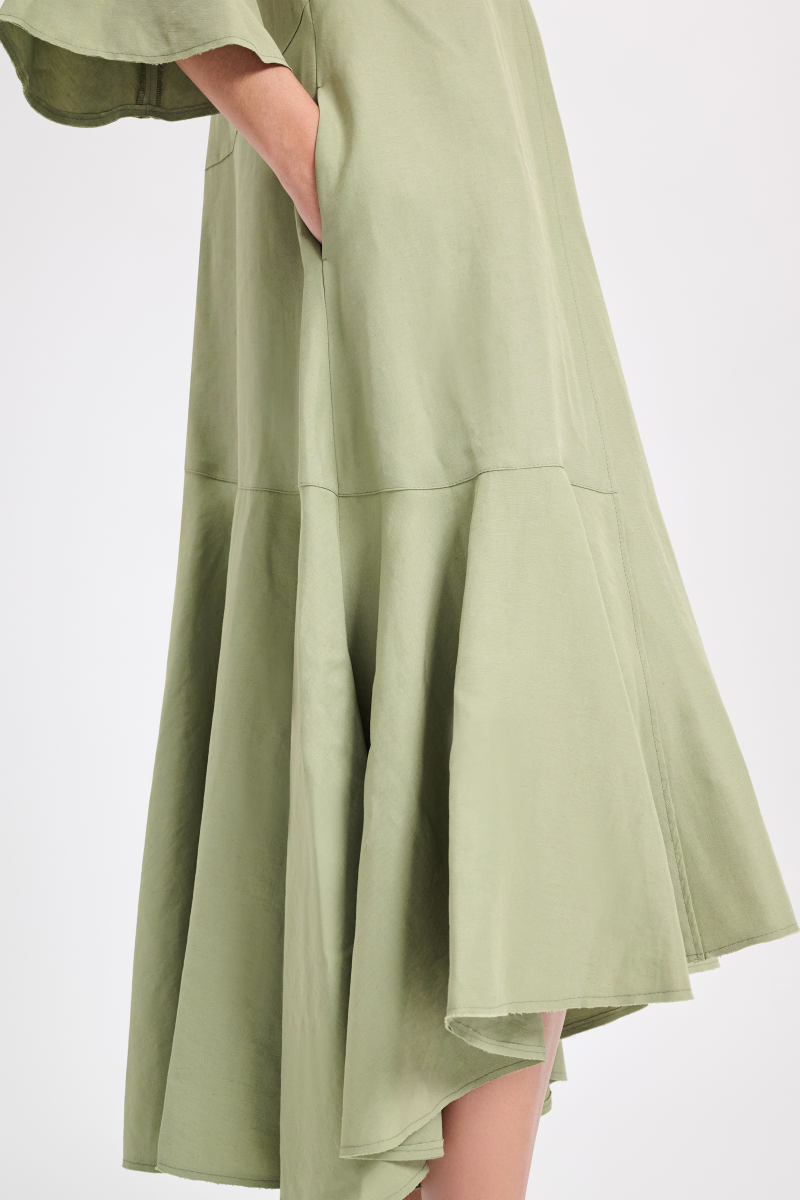 Dorothee Schumacher Kleid aus Leinenmix mit tiefem V-Ausschnitt und Volants pale khaki