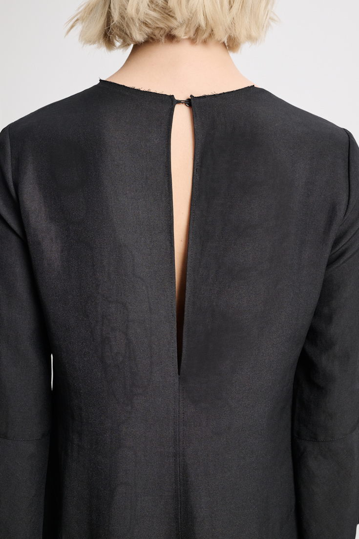 Dorothee Schumacher Kleid aus Leinenmix mit tiefem V-Ausschnitt und Volants pure black