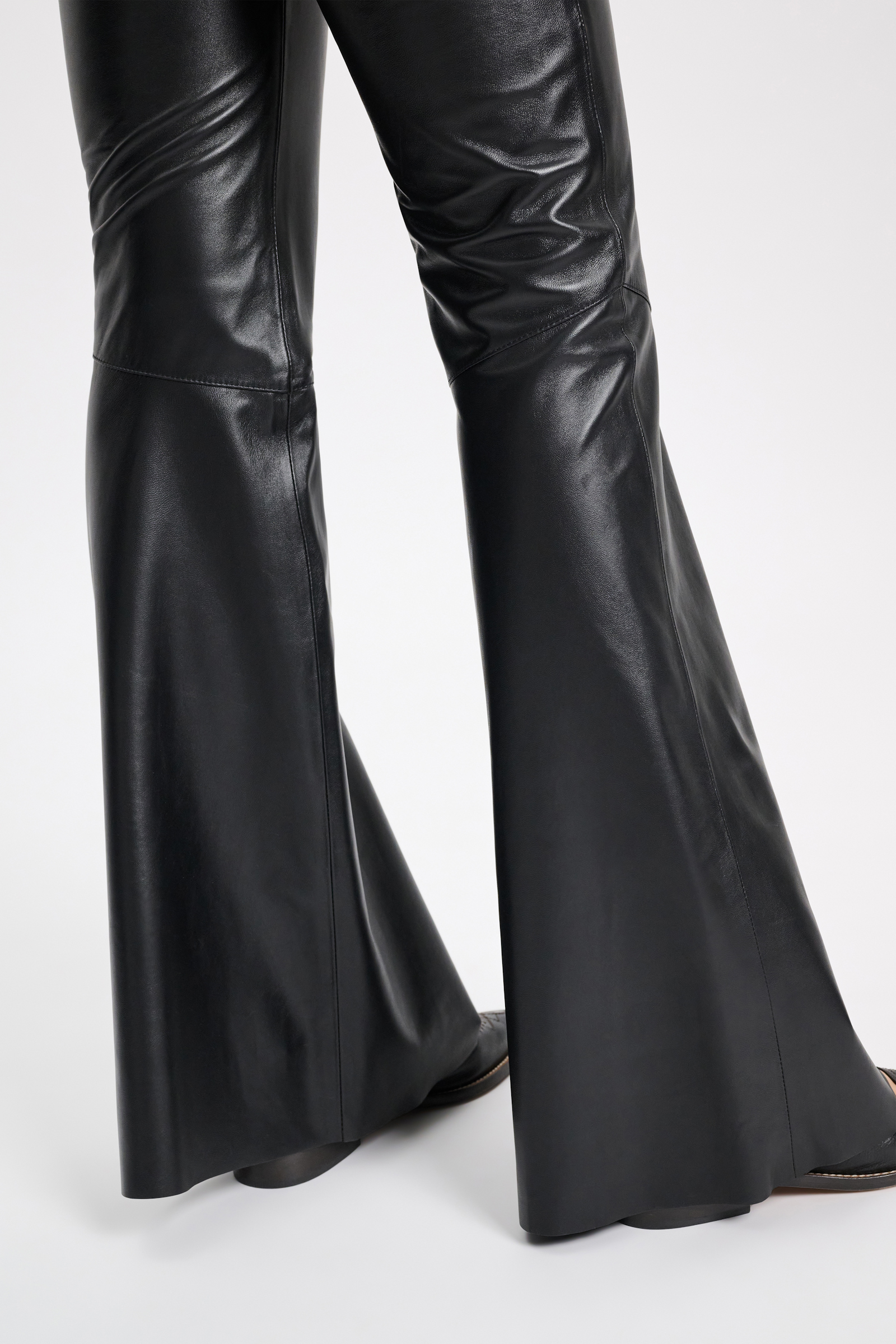 Dorothee Schumacher Lederhose mit ausgestelltem Bein pure black