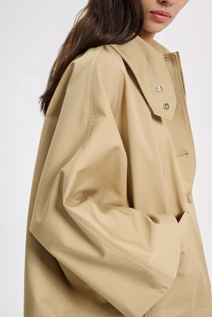Dorothee Schumacher Cape with patch pockets warm beige