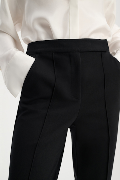 Dorothee Schumacher Slim fit pants in Punto Milano with pintucks pure black