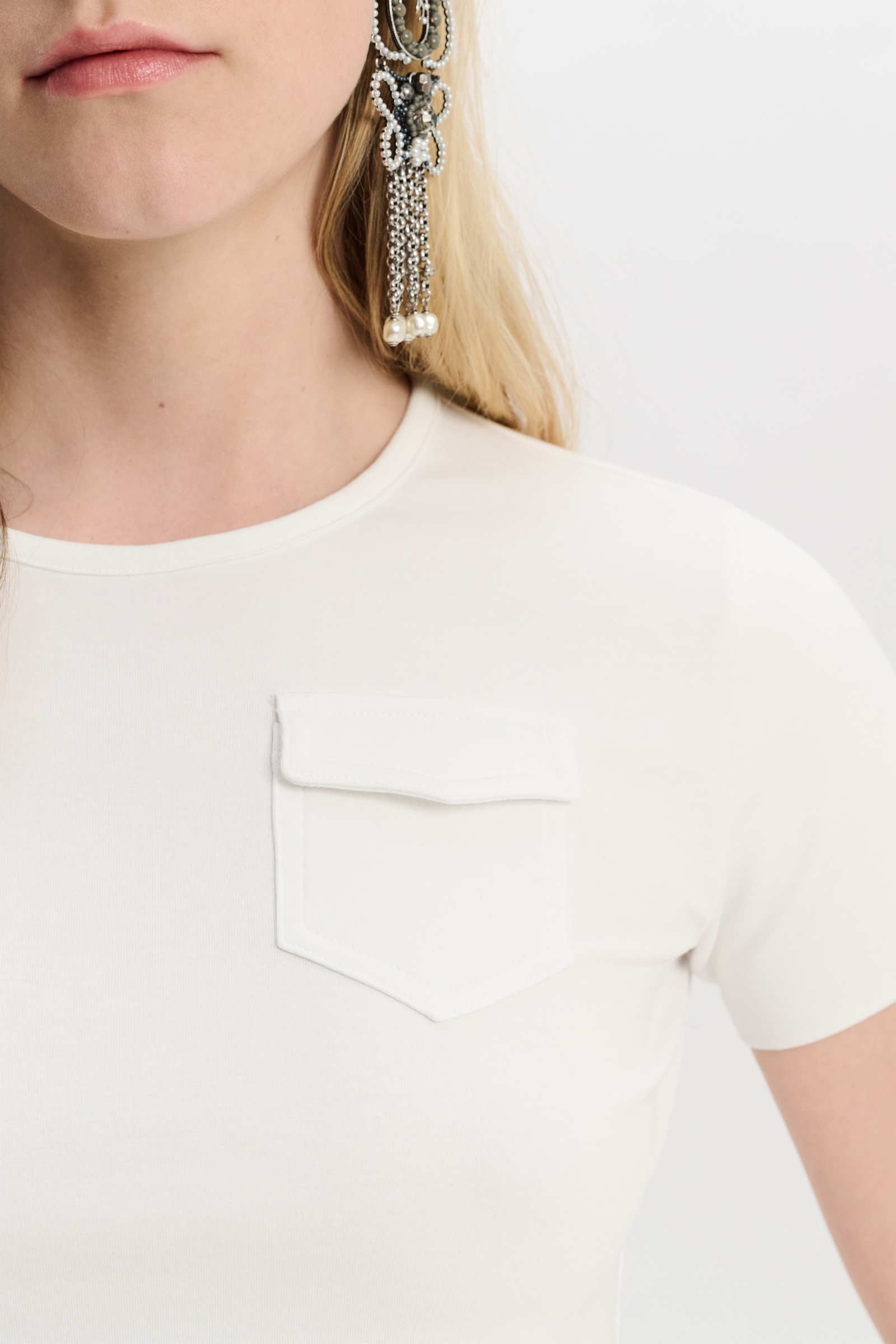 Dorothee Schumacher Round neck T-shirt with mini Western flap pocket camellia white
