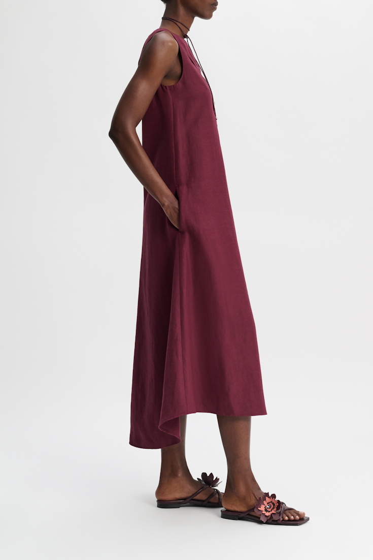 Dorothee Schumacher Western-inspired mid-length dress in technical linen burgundy