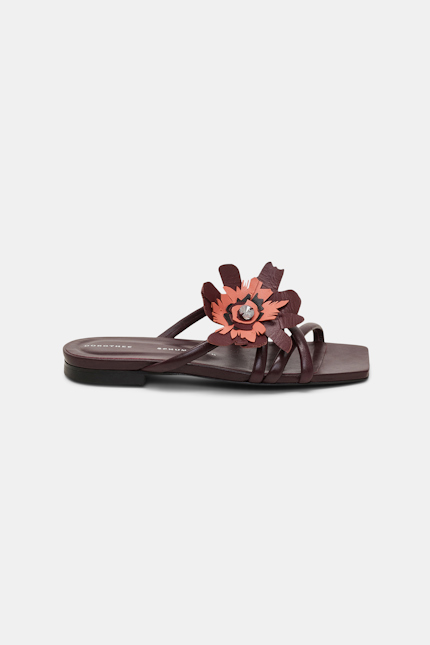 FLORAL STATEMENT flower sandal Dorothee Schumacher Square toe flat sandals with removable leather flower bordeaux
