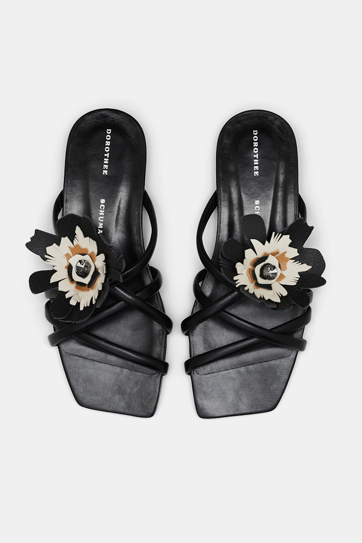 Dorothee Schumacher Flache Sandalen mit abnehmbarer Blume pure black