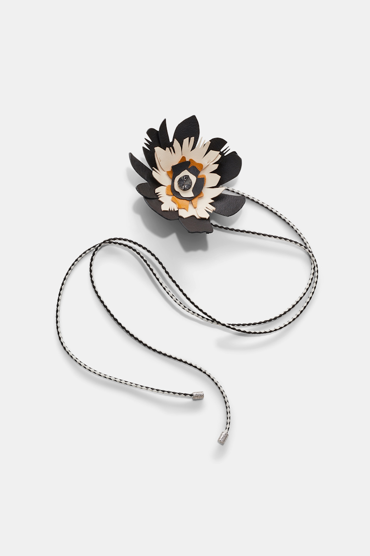 Dorothee Schumacher Kette zum Wickeln mit kleiner Leder-Blume black & white