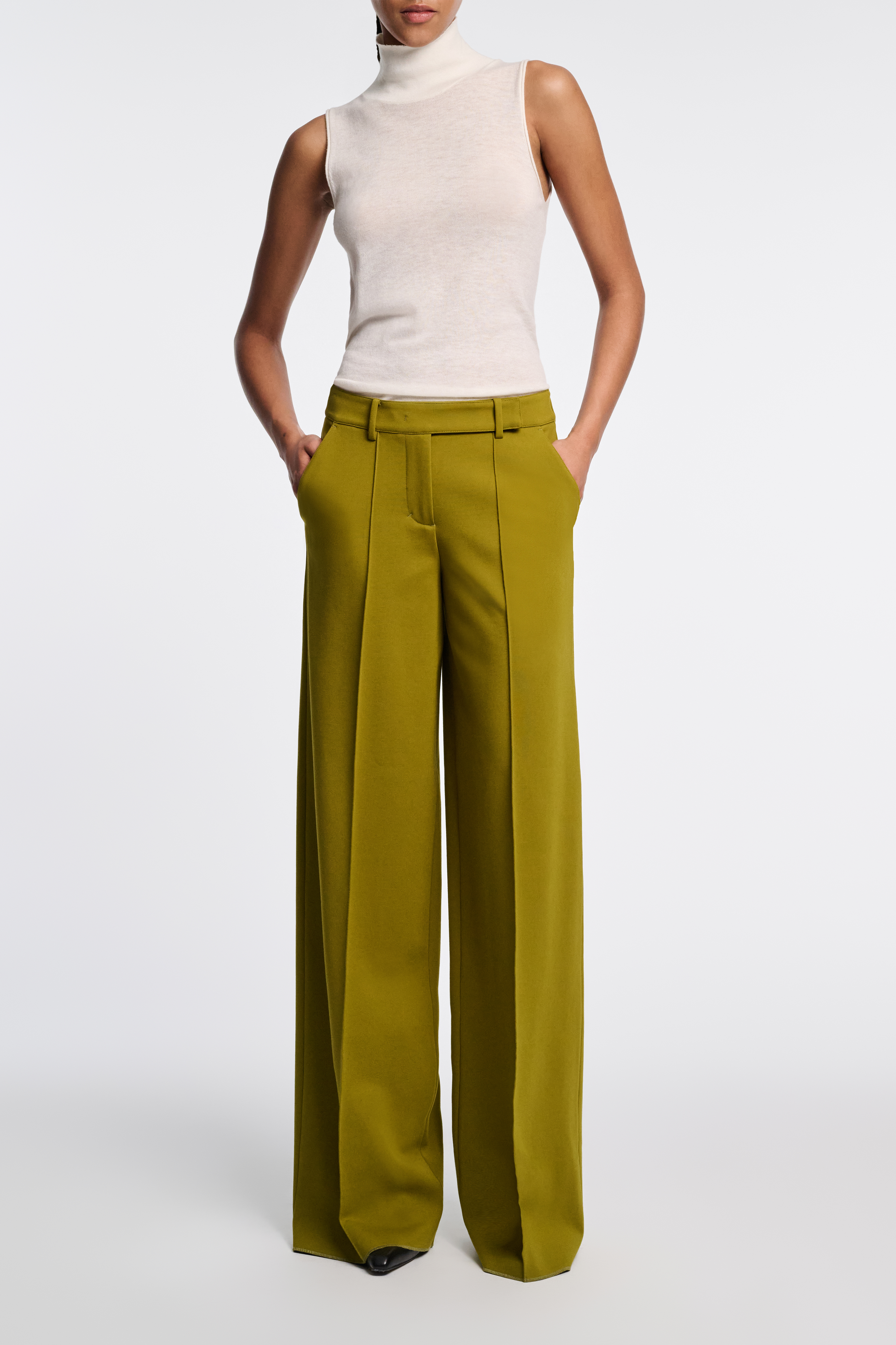 DELICATE STATEMENTS top | Dorothee Schumacher