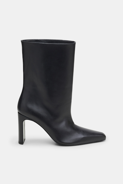CHIC SOPHISTICATION-Wide short Boot Dorothee Schumacher Kalbsleder Boots mit weitem Schaft deep black