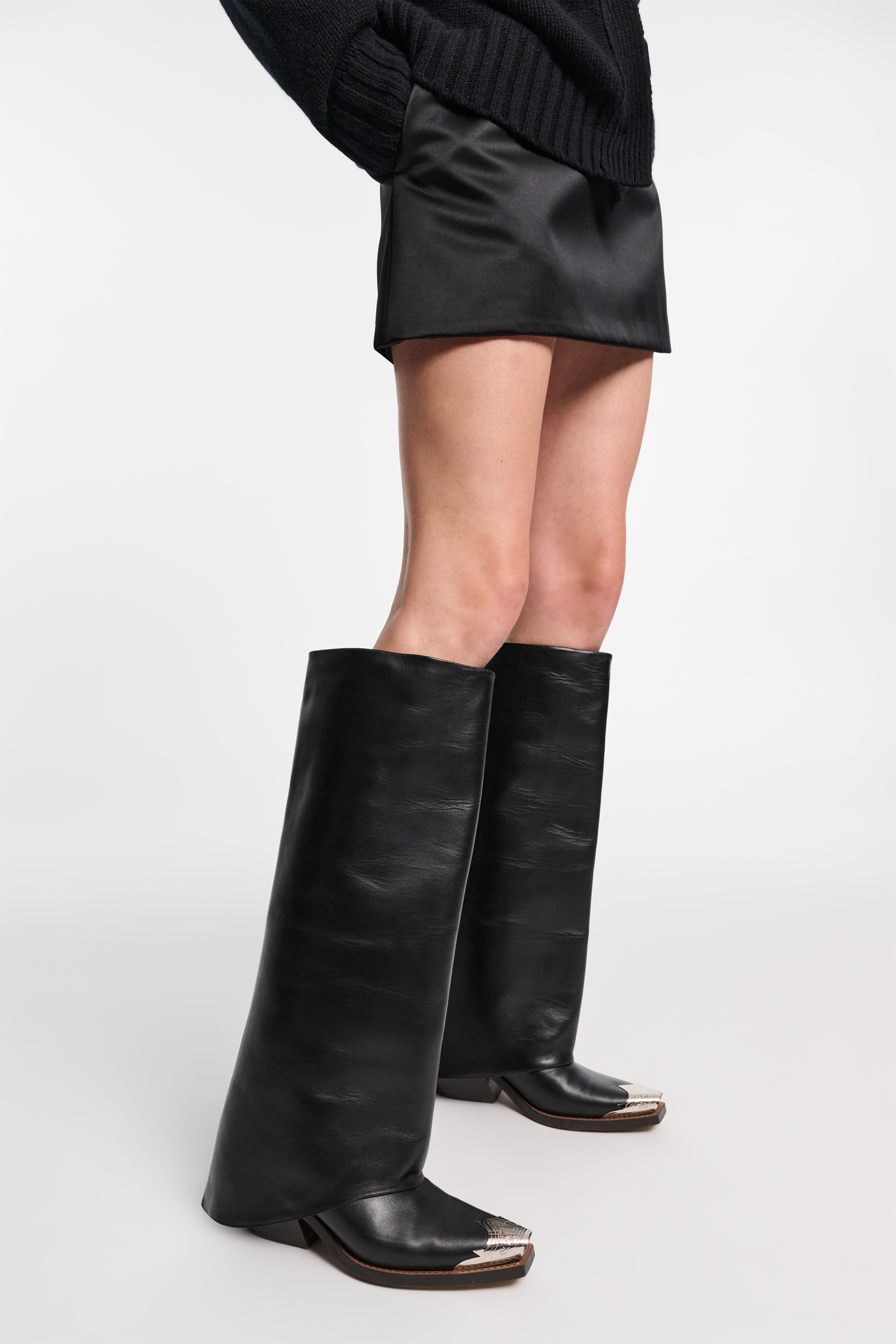 CHIC SOPHISTICATION Tall Spat Dorothee Schumacher