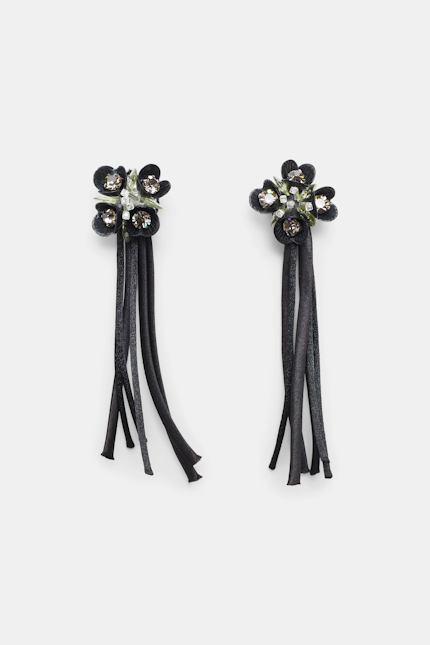 DANGLING FLOWER tassle earring Dorothee Schumacher Von Hand bestickte Clip-Ohrringe deep black